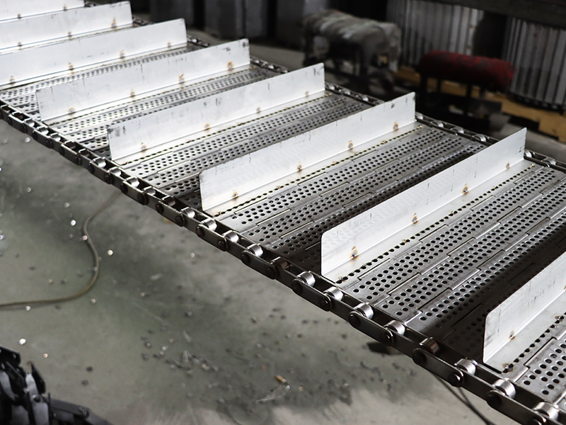 <b>Conveyor chain plate</b>