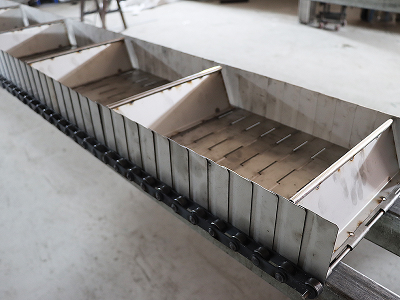 <b>Conveyor chain plate</b>
