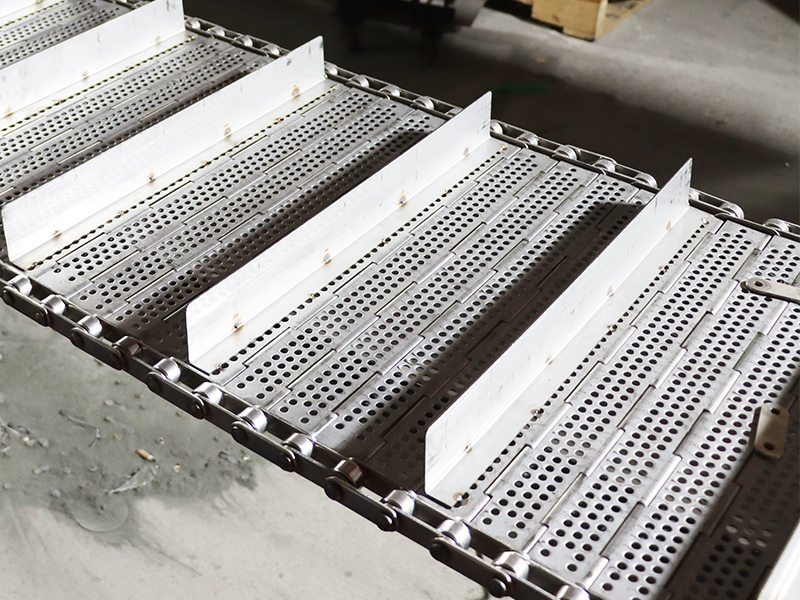 <b>Conveyor chain plate</b>